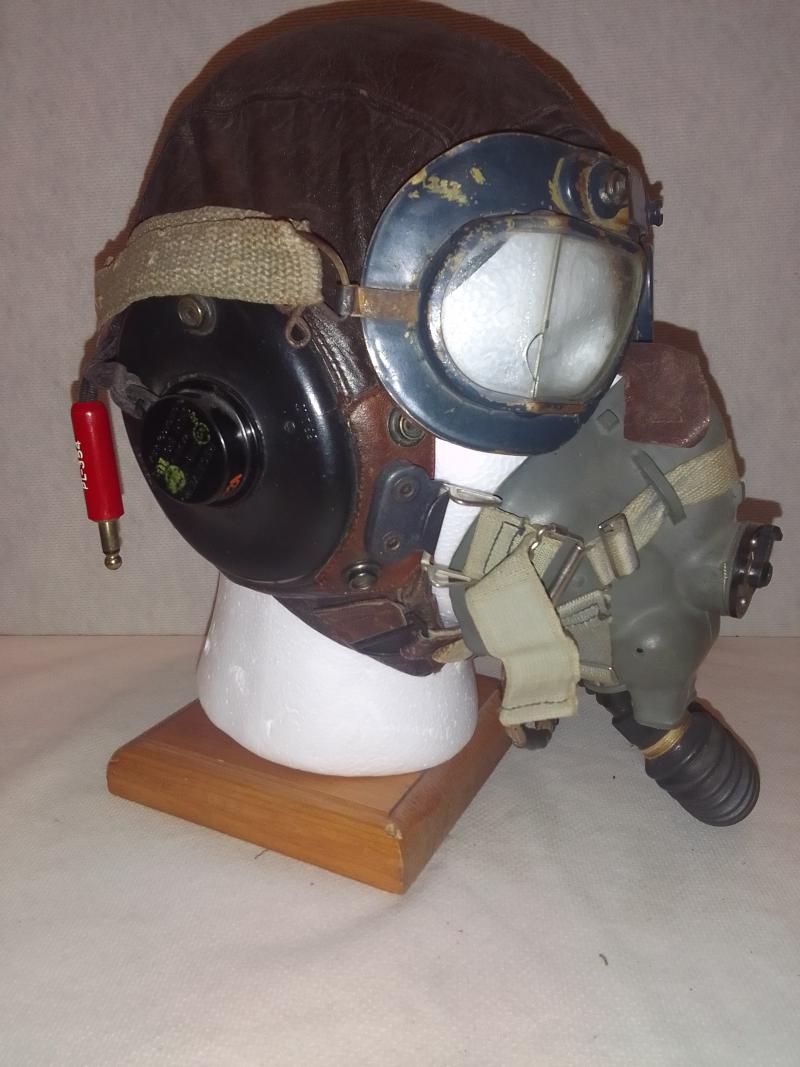 RAF H type oxygen mask 4/45 dated with oxygen tube